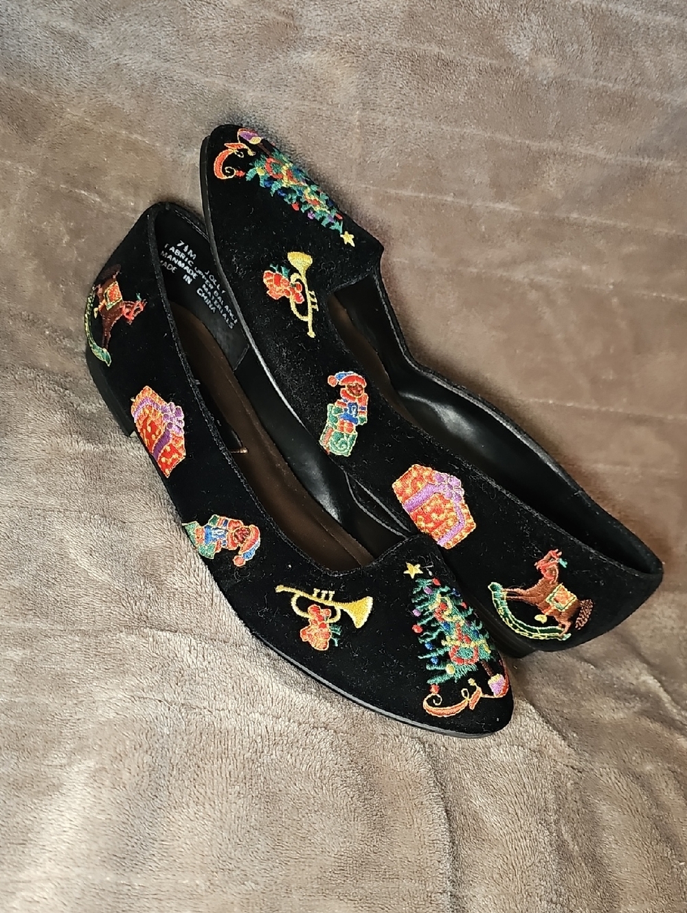 ellemenno Jolly Velvet Embroidered Holiday Slip-On Ugly Christmas Sweater H3